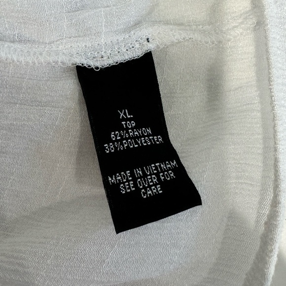 AGB White Sheer Short Sleeve Blouse (XL) - Picture 10 of 10